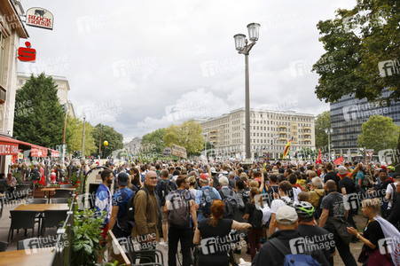 Demonstration von Kritikern der Corona-Maßnahmen in Berlin
