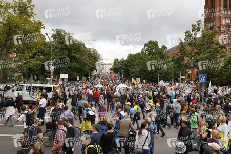 Demonstration von Kritikern der Corona-Maßnahmen in Berlin