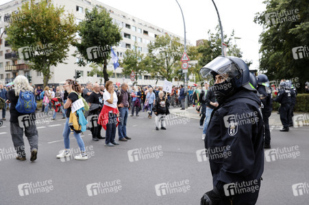 Demonstration von Kritikern der Corona-Maßnahmen in Berlin