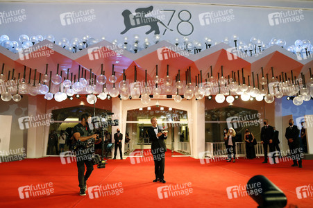 Goldener Löwe für Roberto Benigni, Internationale Filmfestspiele von Venedig 2021