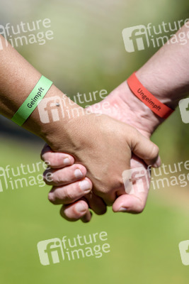 Symbolfoto geimpft und ungeimpft