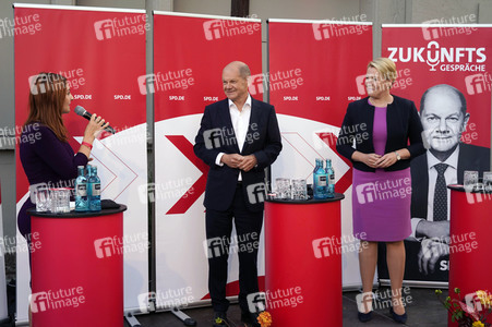 Olaf Scholz und Franziska Giffey beim Zukunftsgespräch in Berlin
