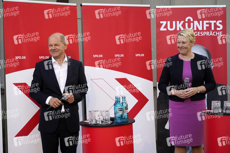 Olaf Scholz und Franziska Giffey beim Zukunftsgespräch in Berlin