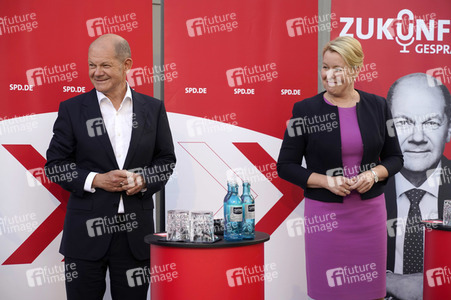 Olaf Scholz und Franziska Giffey beim Zukunftsgespräch in Berlin