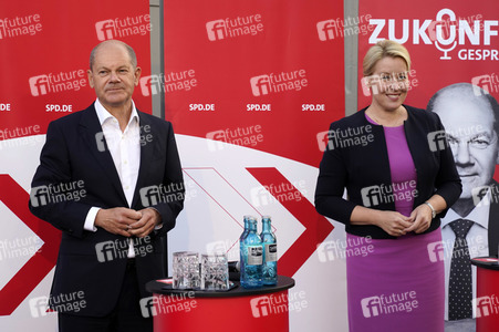Olaf Scholz und Franziska Giffey beim Zukunftsgespräch in Berlin
