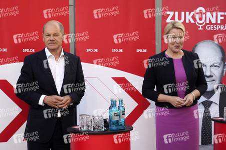 Olaf Scholz und Franziska Giffey beim Zukunftsgespräch in Berlin
