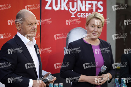 Olaf Scholz und Franziska Giffey beim Zukunftsgespräch in Berlin
