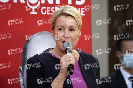 Olaf Scholz und Franziska Giffey beim Zukunftsgespräch in Berlin