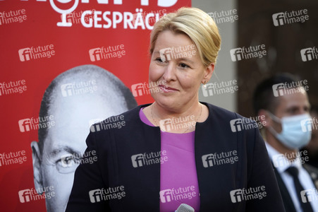 Olaf Scholz und Franziska Giffey beim Zukunftsgespräch in Berlin