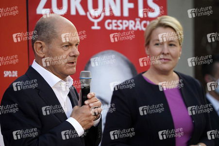 Olaf Scholz und Franziska Giffey beim Zukunftsgespräch in Berlin