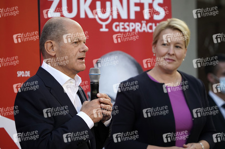 Olaf Scholz und Franziska Giffey beim Zukunftsgespräch in Berlin