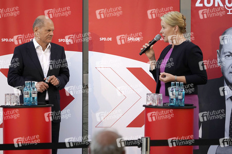Olaf Scholz und Franziska Giffey beim Zukunftsgespräch in Berlin