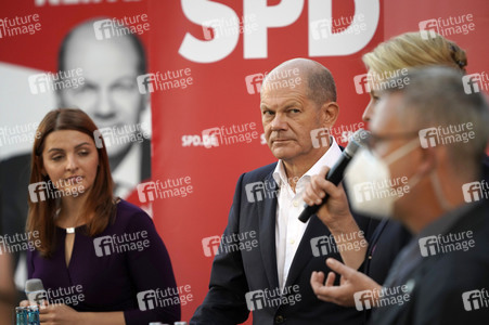 Olaf Scholz und Franziska Giffey beim Zukunftsgespräch in Berlin