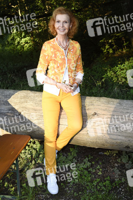 Wiederaufnahme-Premiere 'Schwiegermutter und andere Bosheiten' in München