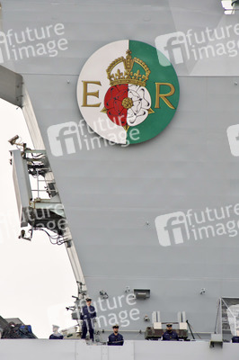 Ankunft der HMS Queen Elizabeth in Yokosuka