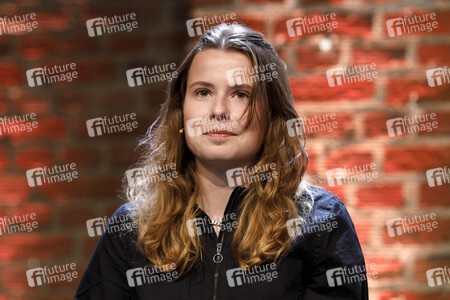 Luisa Neubauer und Bernd Ulrich auf der phil.cologne 2021 in Köln