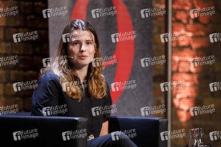 Luisa Neubauer und Bernd Ulrich auf der phil.cologne 2021 in Köln