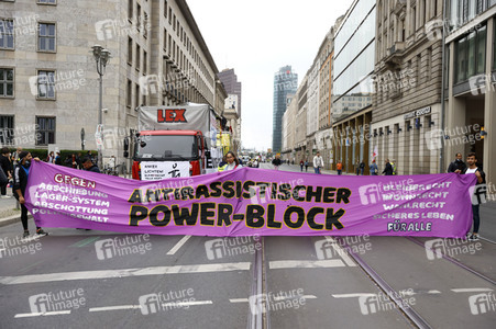 Unteilbar-Großdemonstration 'Für eine solidarische und gerechte Gesellschaft' in Berlin
