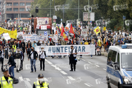 Unteilbar-Großdemonstration 'Für eine solidarische und gerechte Gesellschaft' in Berlin