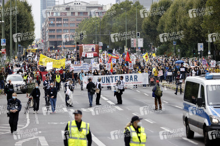 Unteilbar-Großdemonstration 'Für eine solidarische und gerechte Gesellschaft' in Berlin