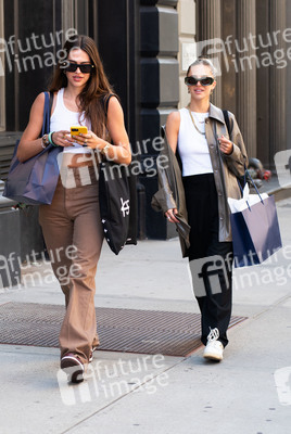 Amelia und Delilah Hamlin unterwegs in New York