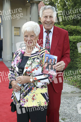 Theaterpremiere 'Dinge, die ich sicher weiß' in Berlin