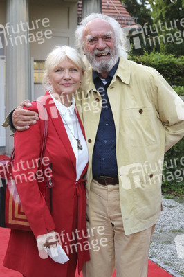 Theaterpremiere 'Dinge, die ich sicher weiß' in Berlin