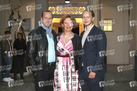 Theaterpremiere 'Dinge, die ich sicher weiß' in Berlin