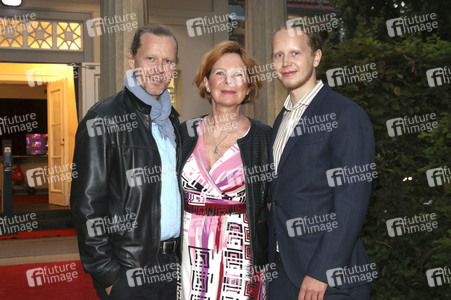 Theaterpremiere 'Dinge, die ich sicher weiß' in Berlin