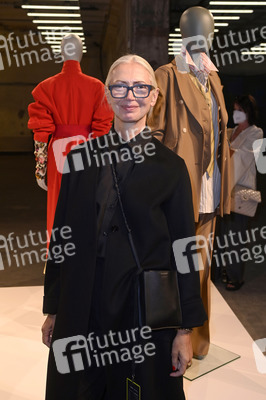 Gruppenausstellung Der Berliner Salon auf der MBFW Berlin Spring/Summer 2022