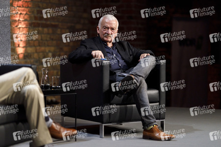 Sam Ginn und Hans Ulrich Gumbrecht auf der phil.cologne 2021 in Köln