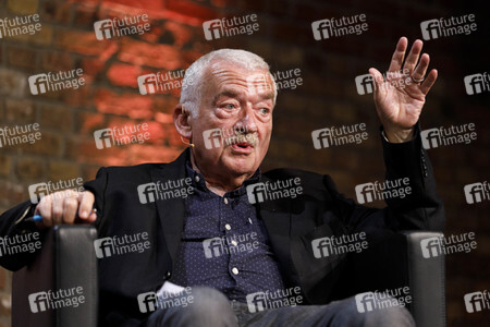 Sam Ginn und Hans Ulrich Gumbrecht auf der phil.cologne 2021 in Köln