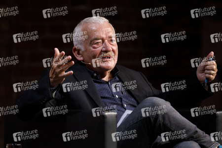 Sam Ginn und Hans Ulrich Gumbrecht auf der phil.cologne 2021 in Köln