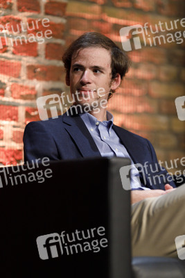 Sam Ginn und Hans Ulrich Gumbrecht auf der phil.cologne 2021 in Köln