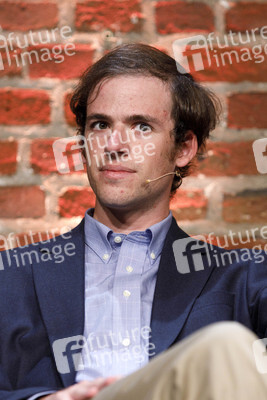 Sam Ginn und Hans Ulrich Gumbrecht auf der phil.cologne 2021 in Köln