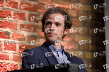 Sam Ginn und Hans Ulrich Gumbrecht auf der phil.cologne 2021 in Köln