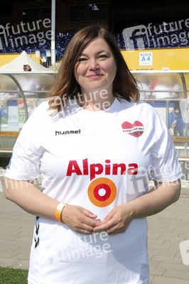 Benefiz-Fußballspiel 'Kicken mit Herz' 2021 in Hamburg