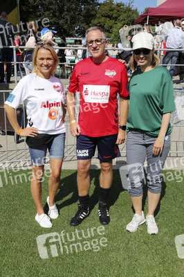 Benefiz-Fußballspiel 'Kicken mit Herz' 2021 in Hamburg