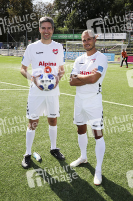 Benefiz-Fußballspiel 'Kicken mit Herz' 2021 in Hamburg