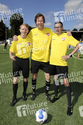 Benefiz-Fußballspiel 'Kicken mit Herz' 2021 in Hamburg