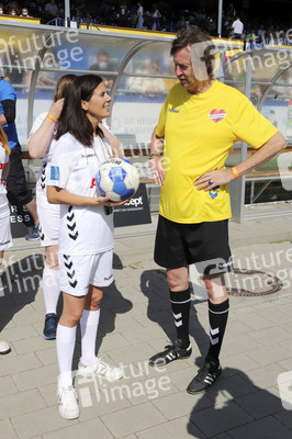 Benefiz-Fußballspiel 'Kicken mit Herz' 2021 in Hamburg