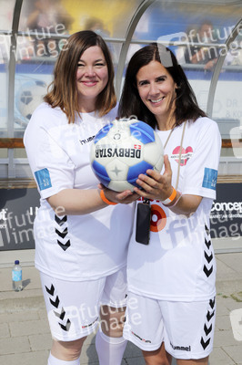 Benefiz-Fußballspiel 'Kicken mit Herz' 2021 in Hamburg