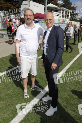 Benefiz-Fußballspiel 'Kicken mit Herz' 2021 in Hamburg