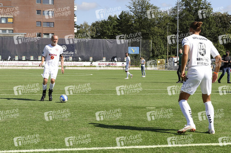 Benefiz-Fußballspiel 'Kicken mit Herz' 2021 in Hamburg