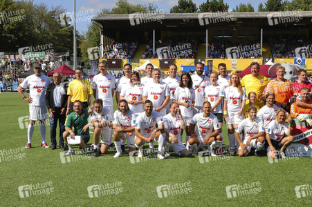 Benefiz-Fußballspiel 'Kicken mit Herz' 2021 in Hamburg