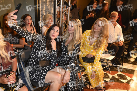 Natascha Gruen Fashion Show auf der Berlin Fashion Week Spring/Summer 2022