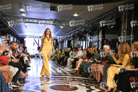 Natascha Gruen Fashion Show auf der Berlin Fashion Week Spring/Summer 2022