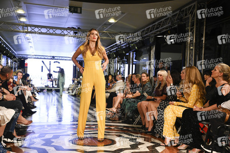 Natascha Gruen Fashion Show auf der Berlin Fashion Week Spring/Summer 2022