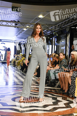 Natascha Gruen Fashion Show auf der Berlin Fashion Week Spring/Summer 2022