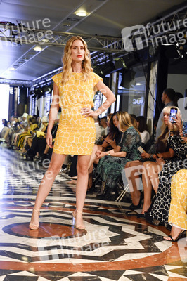 Natascha Gruen Fashion Show auf der Berlin Fashion Week Spring/Summer 2022